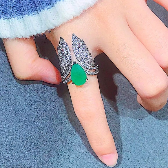 SILVER EMERALD GREEN ANGEL WING RHINESTONE RESIZABLE RING - Picture 4 of 7